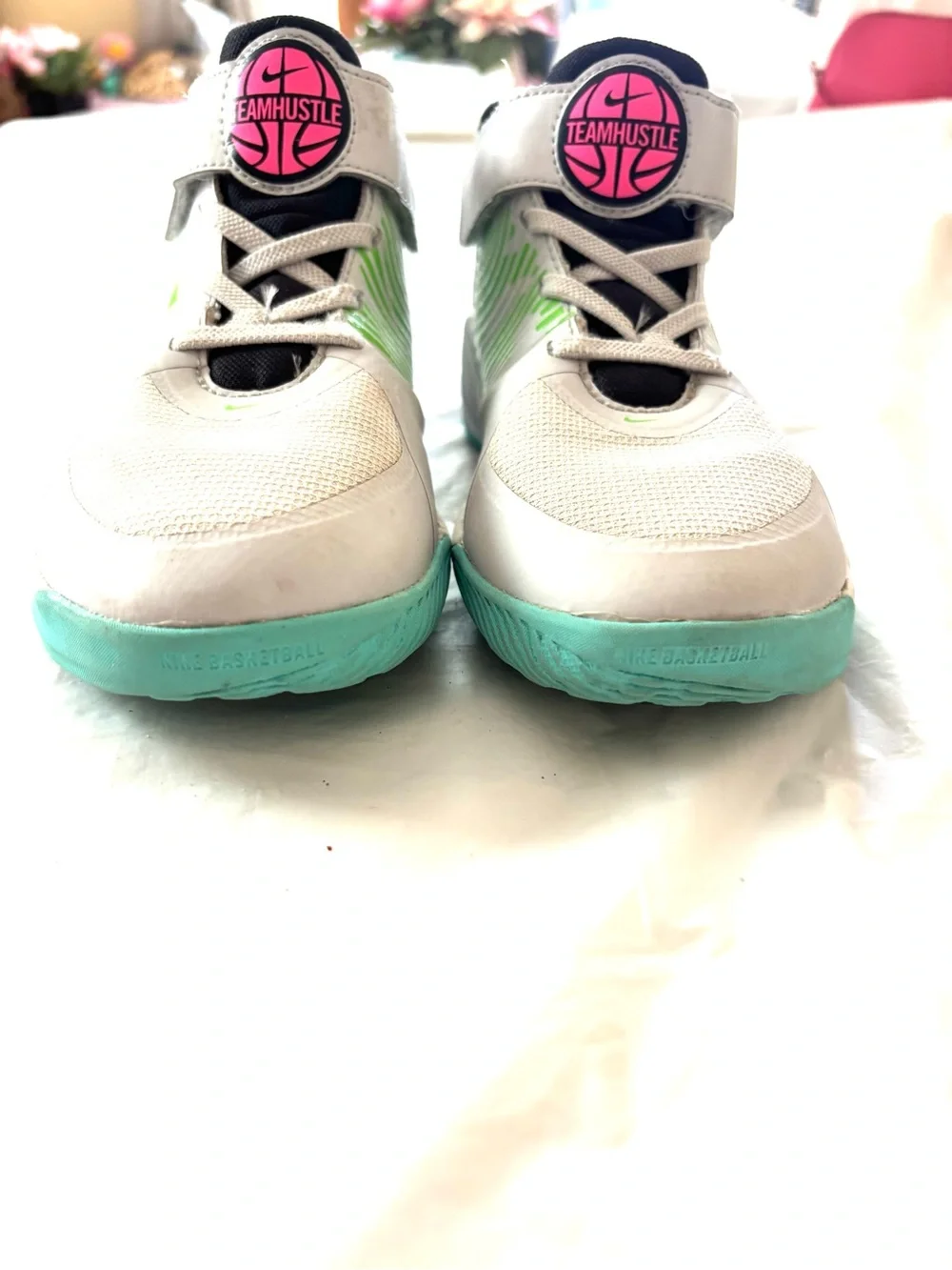 Nike White Green Team D9 Basketball Sneakers SZ 2.5 Youth Worn 1X Indoors
